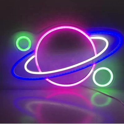 Transforme su habitación en un espacio fresco y de moda con nuestra luz LED de la señal de neón del planeta