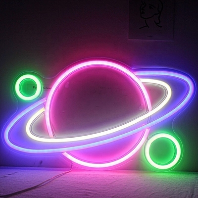 Transforme su habitación en un espacio fresco y de moda con nuestra luz LED de la señal de neón del planeta