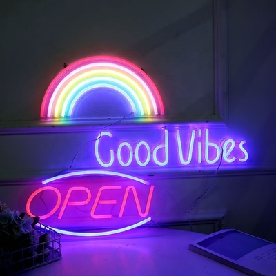 Set de sala de fiestas Signos de neón LED Signo acrílico con luces LED RGB Personalizado y operado por USB
