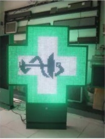 Ángulo de visualización H/V P16 P20 píxeles 3D LED Farmacia de la señal de pantalla cruzada para uso al aire libre