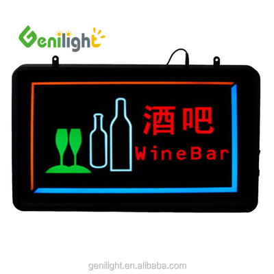 Las tiras de LED iluminan un atractivo bar de vinos con clientes dinámicos animados y un signo ABS